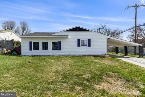 6 Black Walnut Rd, Levittown, PA 19057