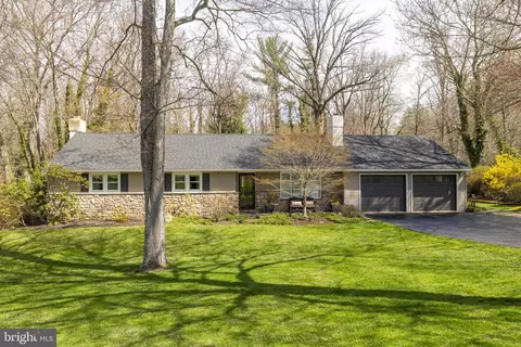 92 Oak Dr, Doylestown, PA 18901