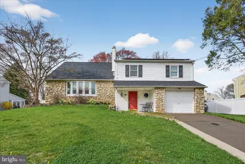 155 Rice Dr, Morrisville, PA 19067