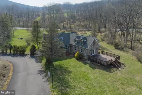 4325 Lehnenberg Rd, Riegelsville, PA 18077