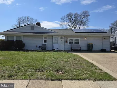 23 Teaberry Ln, Levittown, PA 19054