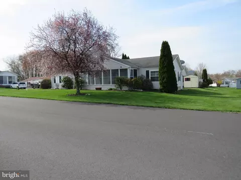 505 Goldenrod Xing W, New Hope, PA 18938