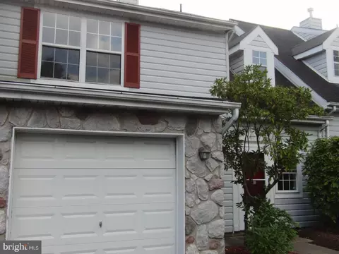 302 Independence Dr, Southampton, PA 18966