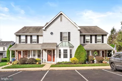 72 Greenridge Cir, Newtown, PA 18940