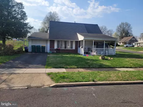 19 Camellia Rd, Levittown, PA 19057