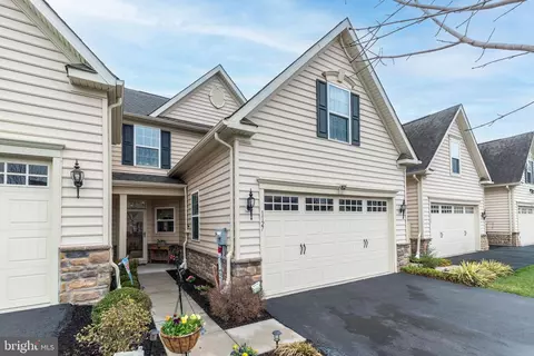 1127 Arbour Ln, Quakertown, PA 18951