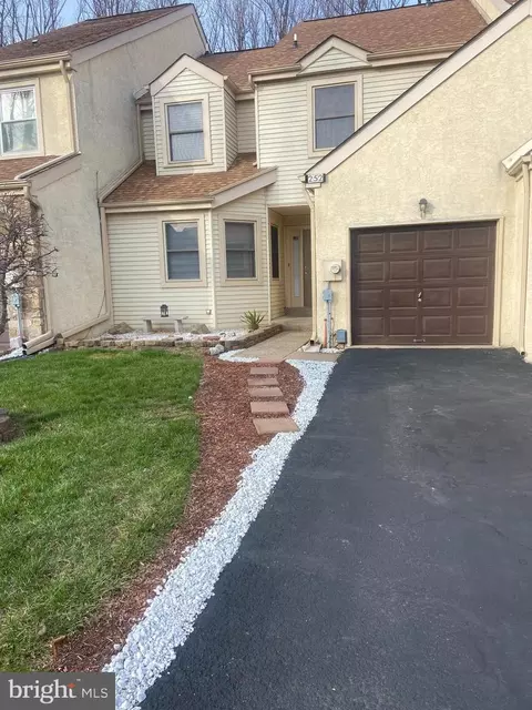 252 Sycamore Cir, Holland, PA 19053