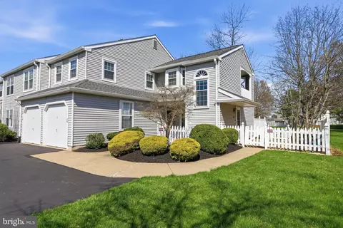 628 B Rose Hollow Dr, Yardley, PA 19067