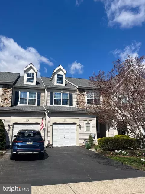 304 Julian Dr E, Warwick, PA 18974