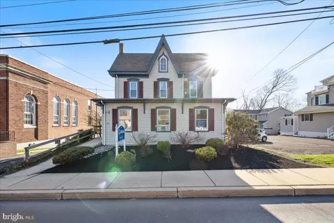 46 N Main St, Chalfont, PA 18914