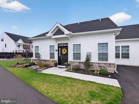 83 Cedar Cir, Levittown, PA 19055