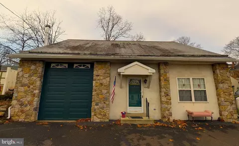 304 W Spruce St, Perkasie, PA 18944
