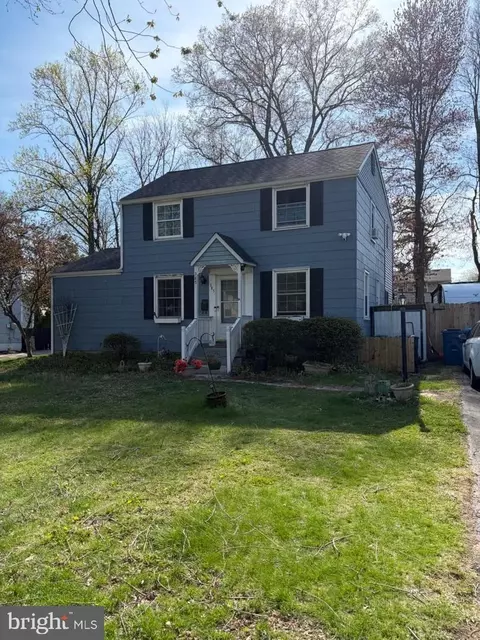 385 E Magnolia Dr, Morrisville, PA 19067