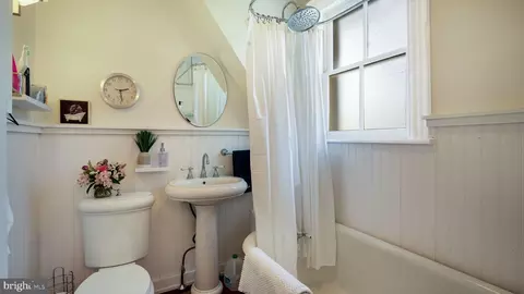 Bath - 51 Hillside Ave, Doylestown, PA 18901 photo 1 of 1
