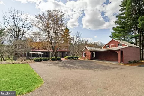 64 Valley Dr, Furlong, PA 18925