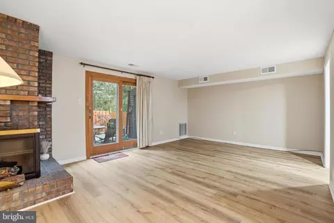 19 Constitution Ave, Doylestown, PA 18901 photo 4