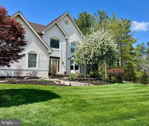 27 Arabian Way, Holland, PA 18966