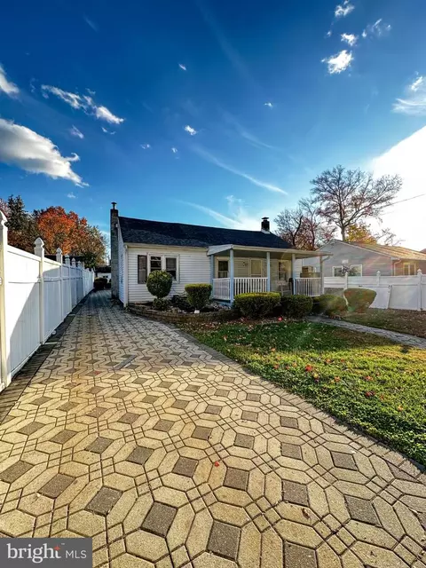 910 Magnolia Ave, Croydon, PA 19021