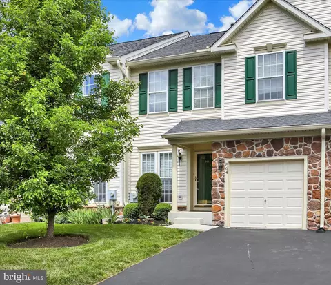 864 Geranium Dr, Warrington, PA 18976