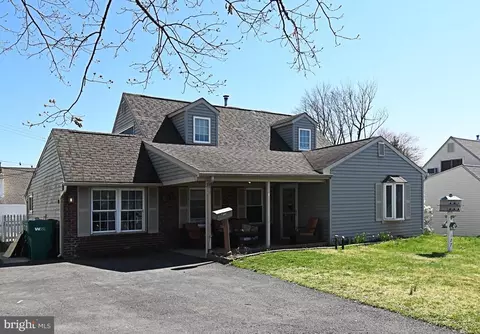 127 Hedge Rd, Levittown, PA 19056