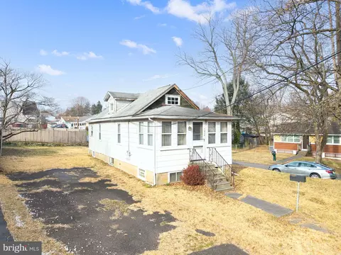 1978 Summit Ave, Feasterville Trevose, PA 19053