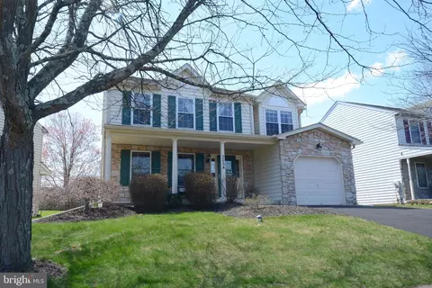 2054 Valley View Dr, Quakertown, PA 18951
