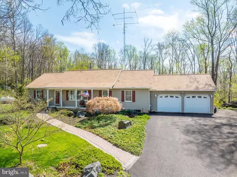 2135 Sterners Rd, Green Lane, PA 18054