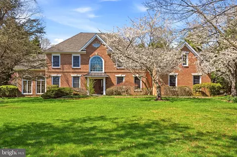 21 Weatherfield Dr, Newtown, PA 18940