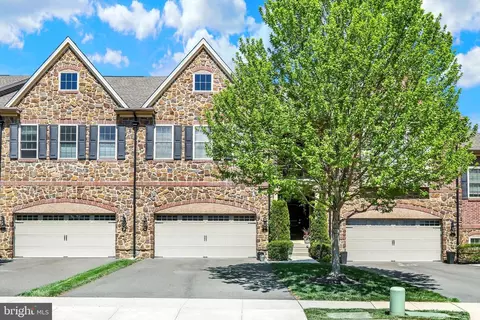 49 David Dr, Newtown, PA 18940