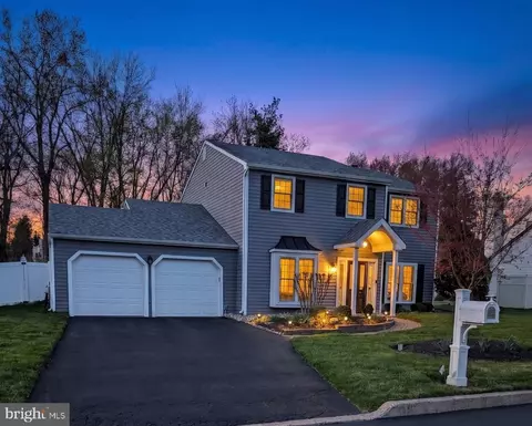 65 Grant Dr, Southampton, PA 18966