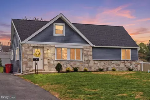 369 Deb Ln, Warminster, PA 18974
