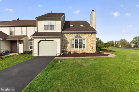 6 Aspen Ct, Newtown, PA 18940