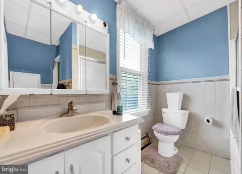Bath - 2194 Harmony Ln, Jamison, PA 18929 photo 2 of 5