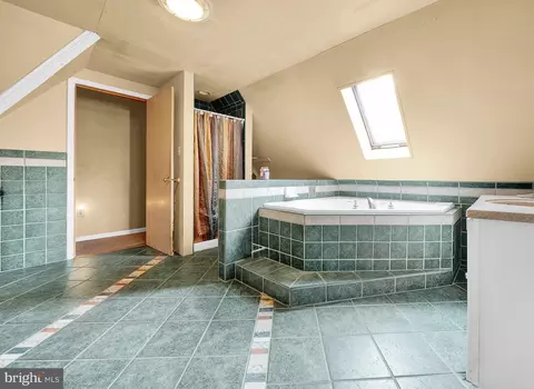 Bath - 2194 Harmony Ln, Jamison, PA 18929 photo 5 of 5