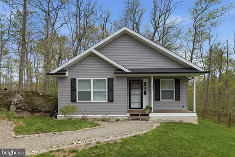 1535 Oak Ln, Upper Black Eddy, PA 18972