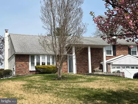 212 S Marmic Dr, Southampton, PA 18966