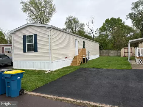 9917 Lindley Dr, Morrisville, PA 19067