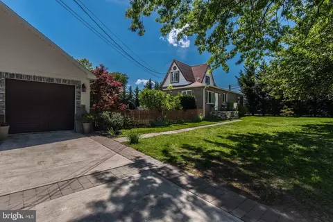 7018 N Radcliffe St, Bristol, PA 19007