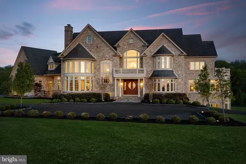10 Stonebridge Crossing Rd, Newtown, PA 18940