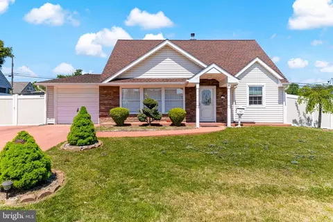 99 Harmony Rd, Levittown, PA 19056