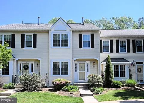 331 Ivanhoe Ct, Langhorne, PA 19047