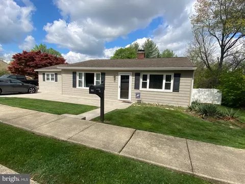 192 Valley Rd, Warminster, PA 18974