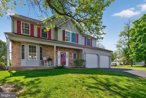 4 E Summit Ave, Telford, PA 18969