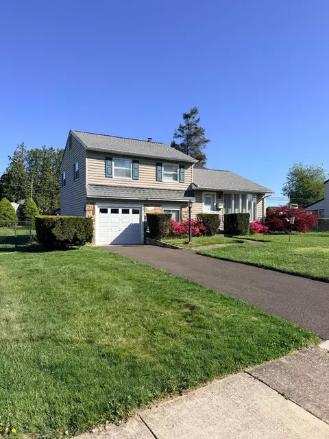 Exterior - 903 Pine Rd, Warminster, PA 18974 photo 2 of 6