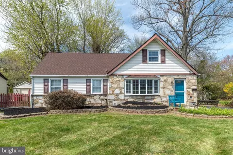 360 Deb Ln, Warminster, PA 18974