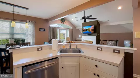 Kitchen - 202 Willowoak Ct, Warwick, PA 18974 photo 4 of 4