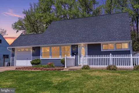 25 Vermillion Ln, Levittown, PA 19054