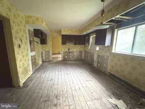Entry Way - 262 Centennial Rd, Warminster, PA 18974 photo 1 of 9