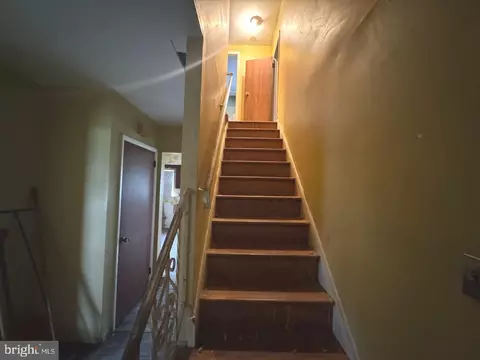 Entry Way - 262 Centennial Rd, Warminster, PA 18974 photo 7 of 9