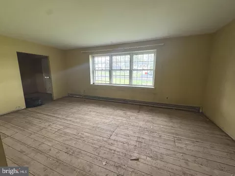 Living - 262 Centennial Rd, Warminster, PA 18974 photo 1 of 4